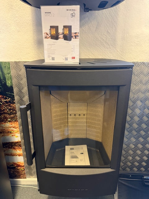 Wiking Miro 2, væghængt brændeovn - udstillingsmodel